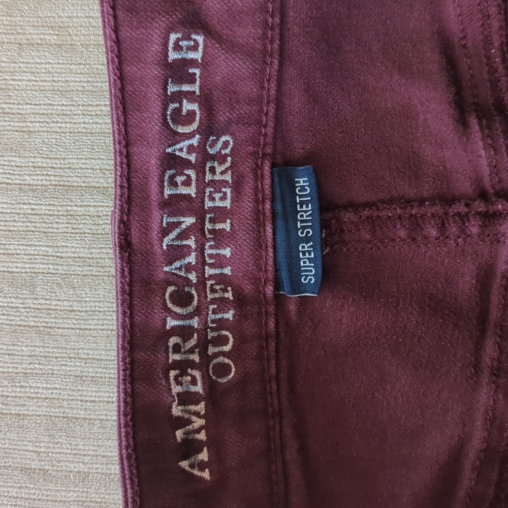AEO Super Stretch Hi Rise Frayed Hem Shortie Cut Off Mom Shorts 00 Burgundy - Picture 3 of 13